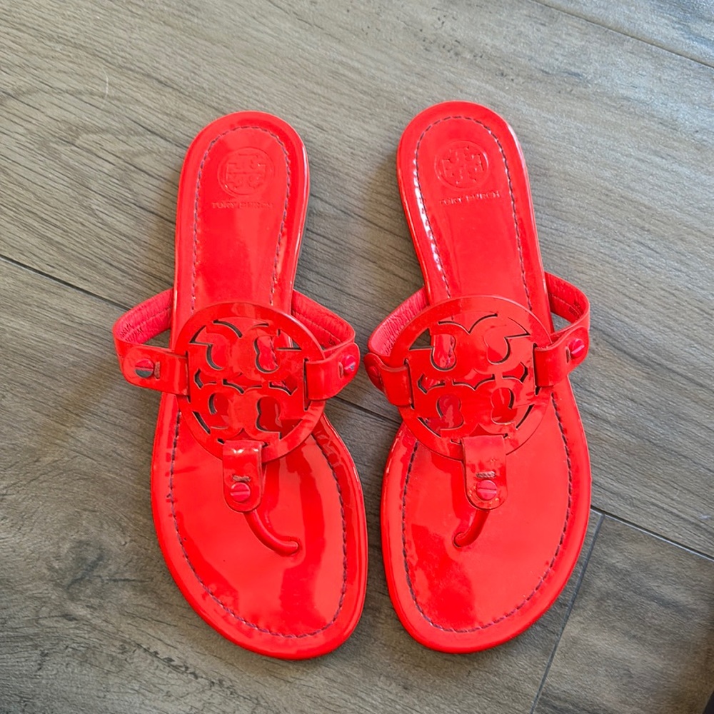 🩷🩷TORY BURCH BARBIE PINK MILLER PATENT SANDAL IN SIZE 7.5!!🩷🩷